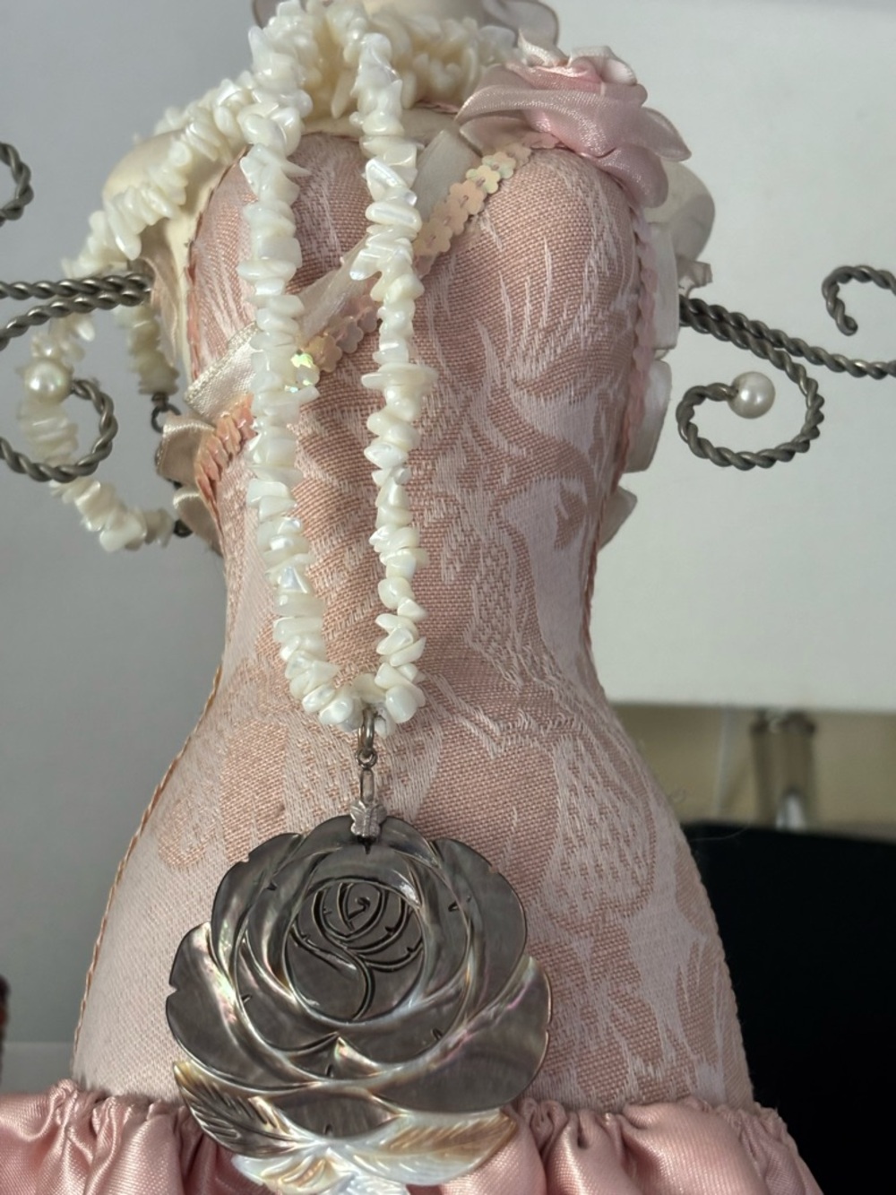 Vintage Mother of Pearl Rose 925 Sterling Silver necklace